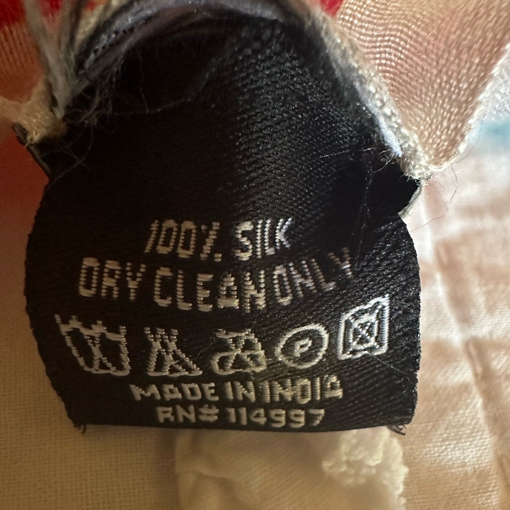 ⬅️Two Lightweight Scarves - Picture 5 of 7